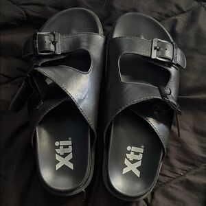 Xti Women's Black Sandals